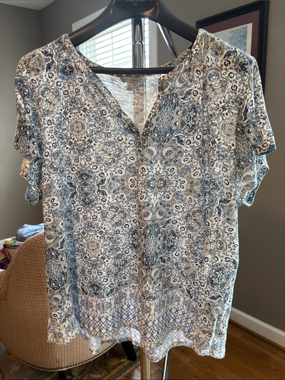 Lucky Brand Blue and White Paisley Notch V-Neck Top - Picture 4 of 5